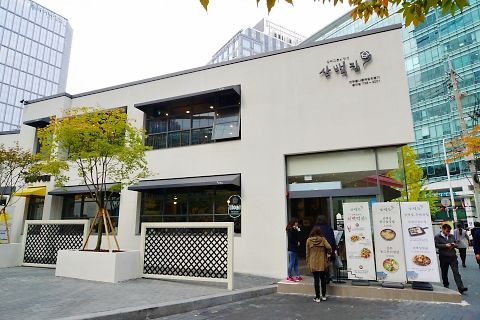 サムベクチプ 鐘閣店  韓国で人気のコンナムルクッパのお店！