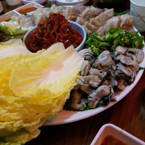 韓国で牡蠣　グルを食べて来ました　「トンヨングルチッ」통영굴집