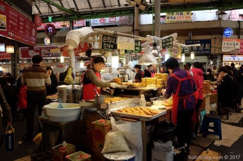 韓国の広蔵市場で”ビンデトック”を買い食い…「これぞ韓国！」という感じ