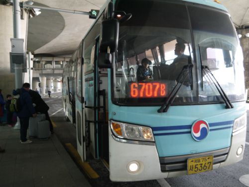 仁川空港から６７０７Bのバスに乗車して仁川大橋を渡り松島国際都市へ