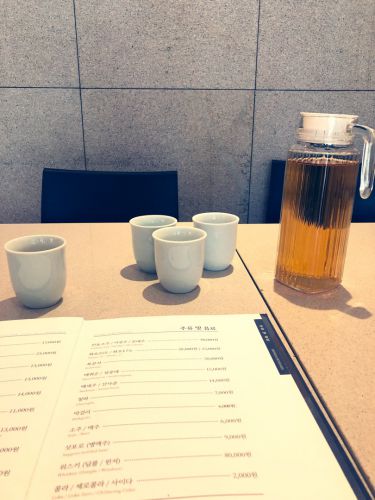 東京アジュンマズ韓国上陸。まずは狎鴎亭で老舗の味と韓方足湯カフェ。