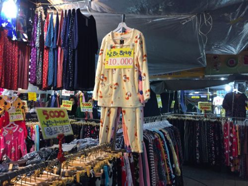 モコモコフクロウパジャマが10000ウォン。南大門市場