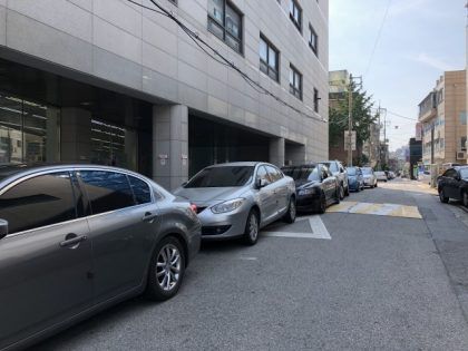 韓国の駐車場事情は熾烈！路上駐車ここまでやるの！？