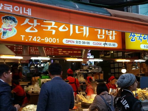 釜山の一食目は海雲台市場の例の人気店へ