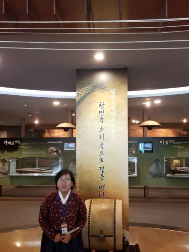 【韓国　南原国楽聖地展示館】韓国の伝統楽器チャング作りを体験したよ！