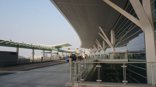 仁川空港第二ターミナル、都心空港チェックイン優先入口に入る