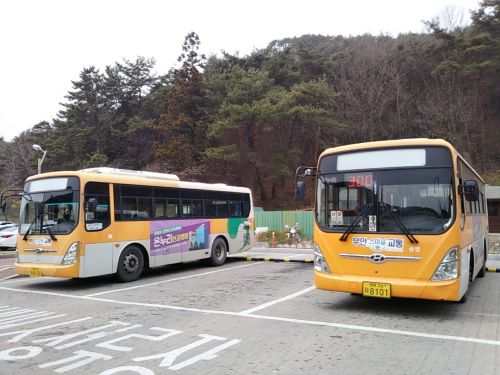 バスを乗り継いで来蘇寺→扶安→全州→釜山。渋滞で全州から4時間かけて釜山に戻る。