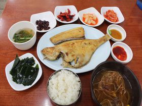 釜山「チャガルチ市場」を食べ歩き！チゲや定番の焼き魚定食まで｜韓国｜LINEトラベルjp 旅行ガイド