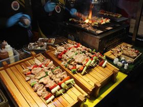 熱気が凄い！済州島の名物が並ぶ「東門市場」でB級屋台グルメを｜韓国｜LINEトラベルjp 旅行ガイド
