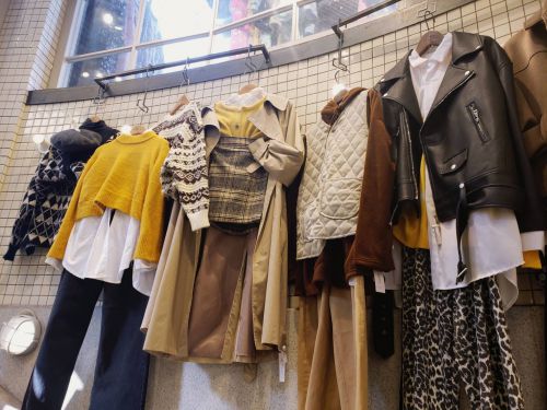 ［弘大]韓国の服は安くて最高！プチプラすぎるお店で買った服は〜？