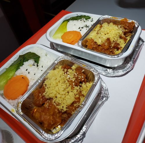 韓国芸能人がコラボした機内食「美味しさに2個も完食！」エアアジアXJ便　ホンソクチョンメニュー