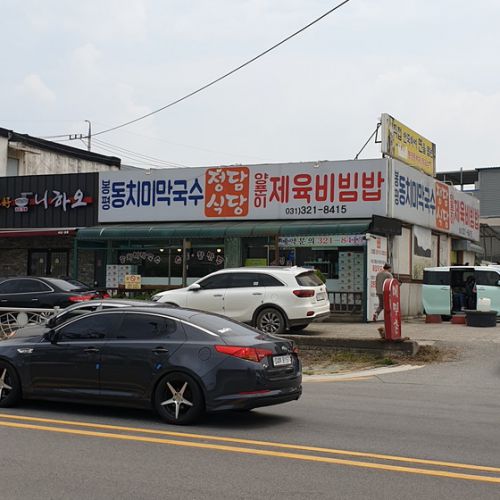 【龍仁】　チョンダムシクタン　「정담식당」　夏の風物詩　水キムチで食べる　韓国風そば食べてきました。
