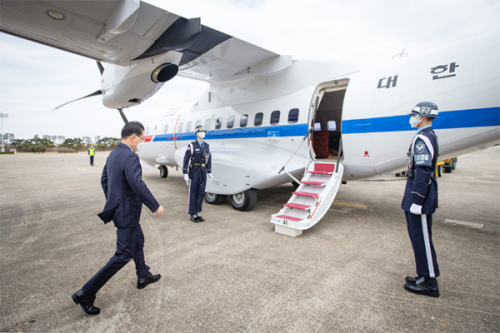 韓国外交部長官の中国訪問は輸送機