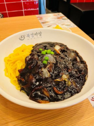 韓国チャジャン麺のチェーン店が日本に！「ブクギョンチャジャン」新大久保