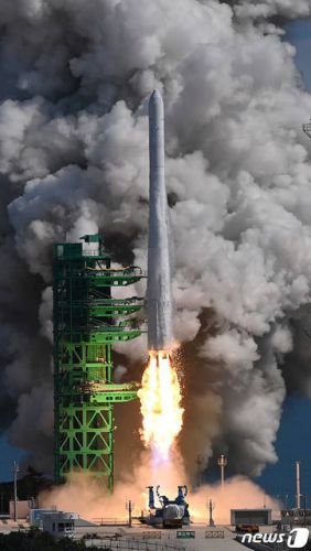 韓国産ロケット「ノリ号」発射成功